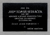Pamìtní deska - JUDr. Tomáš Sedláèek - umuèen za okupace