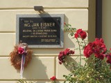 Pamětní deska - Ing. Jan Eisner - umučen v Osvětimi