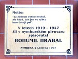Pamětní deska - spisovatel Bohumil Hrabal