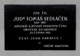 Pamětní deska - JUDr. Tomáš Sedláček - umučen za okupace
